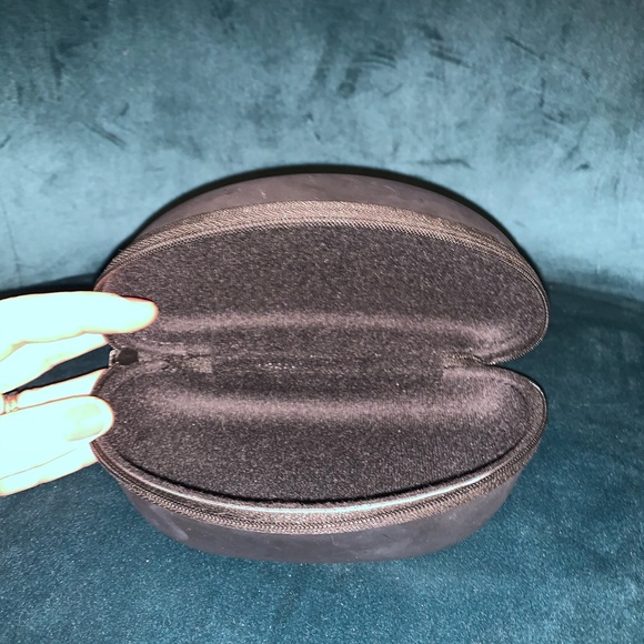 Dolce and Gabbana Sunglasses - Picture 9 of 10